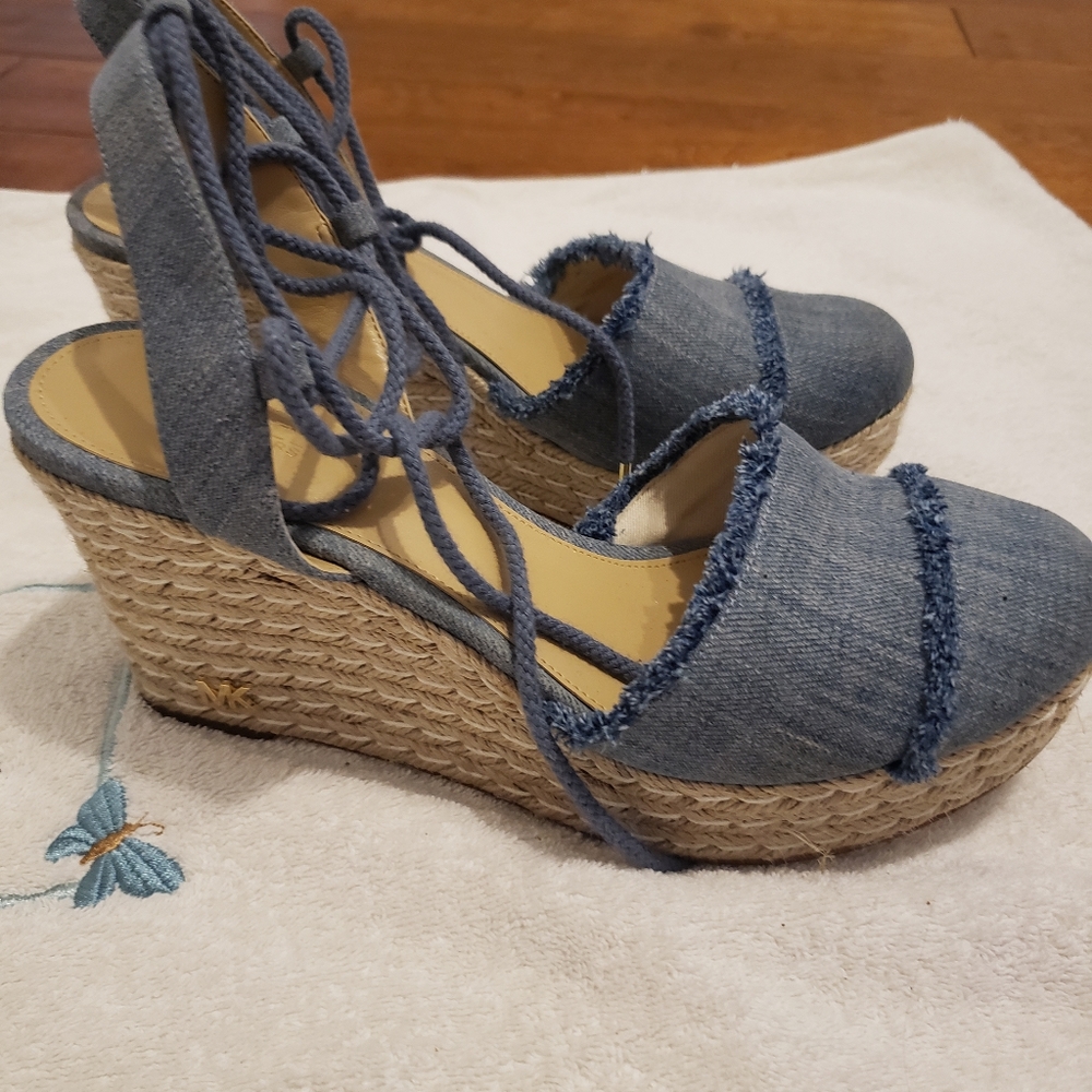 Shoes - Picture 2 of 6